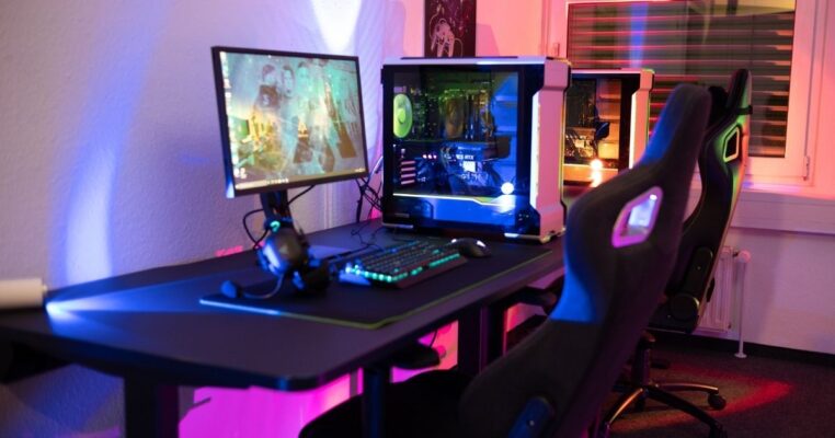 how wide should a gaming desk be